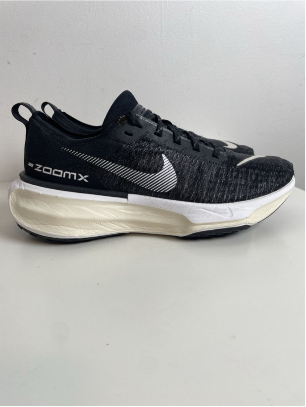 Nike ZoomX Invincible Run Flyknit 3 Mens 9.5 Black White Sneakers